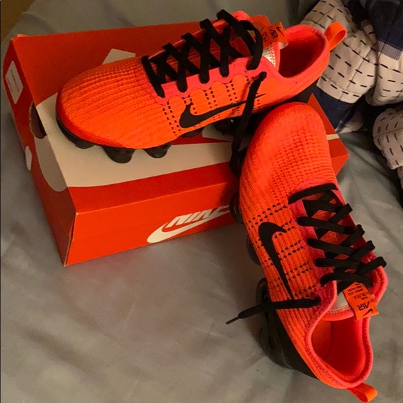 Shoes Nike AIR VAPORMAX PLUS - Top4Running.com Nike Vapormax